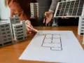 Planowanie montażu paneli fotowoltaicznych bez zgody wspólnoty. Dyskutują o projekcie budynku i panelu słonecznym.