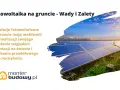 Instalacje fotowoltaiczne na gruncie, choć mają zalety, mogą mieć też ciemne strony. Zdjęcie przedstawia panele słoneczne na tle zachodzącego słońca.