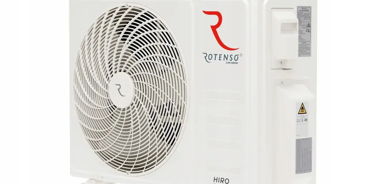 Biała jednostka zewnętrzna klimatyzatora Rotenso Hiro z logo i oznaczeniami serii.