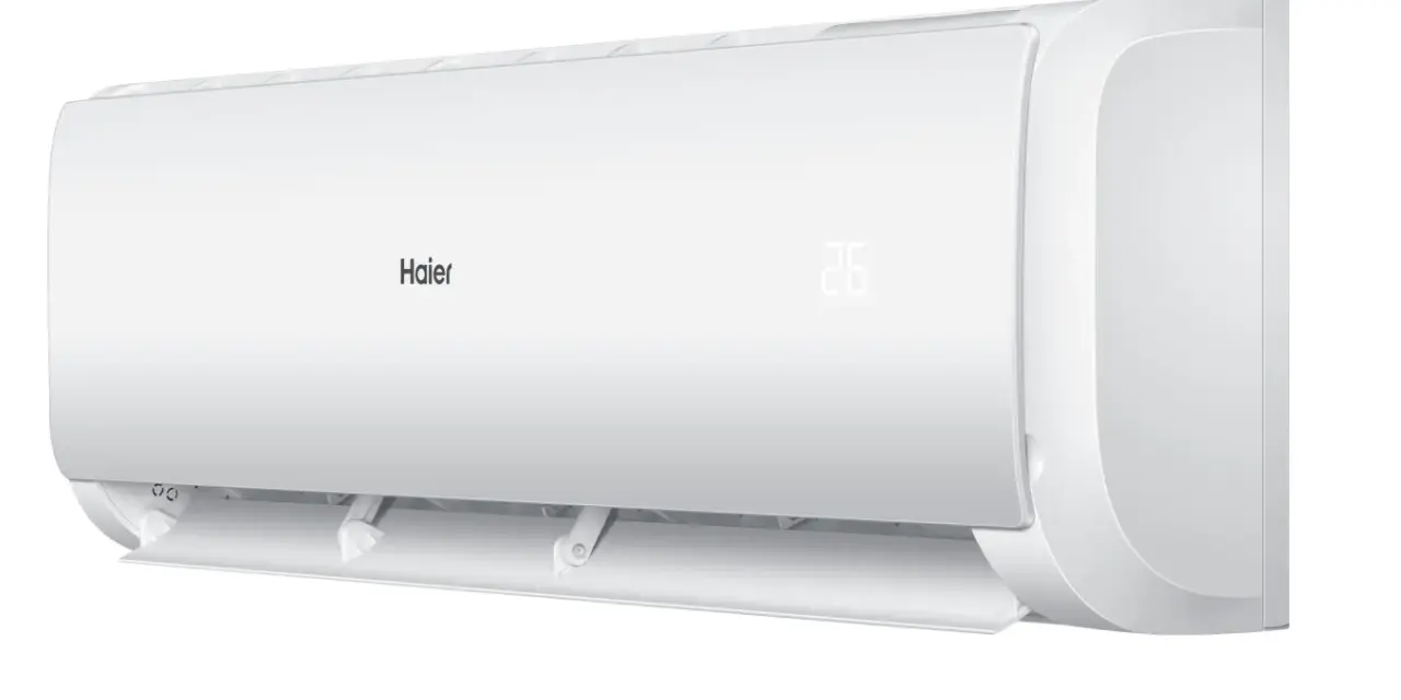Klimatyzator Haier Tayga Plus 7kW, biały, z cyfrowym wyświetlaczem temperatury 26°C.
