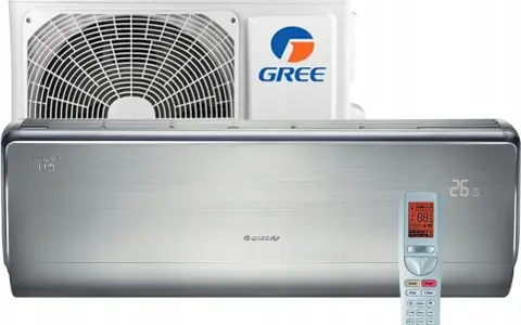 Klimatyzator Gree U-Crown w kolorze srebrnym, z pilotem i jednostką zewnętrzną.