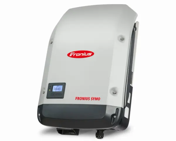 Nowoczesny falownik Fronius Symo 20.0-3-m z wyświetlaczem pokazującym moc wyjściową AC 3840.