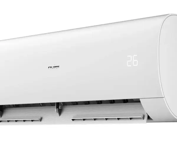 Biała jednostka klimatyzacyjna Haier Pearl Plus z cyfrowym wyświetlaczem temperatury 26 stopni Celsjusza.
