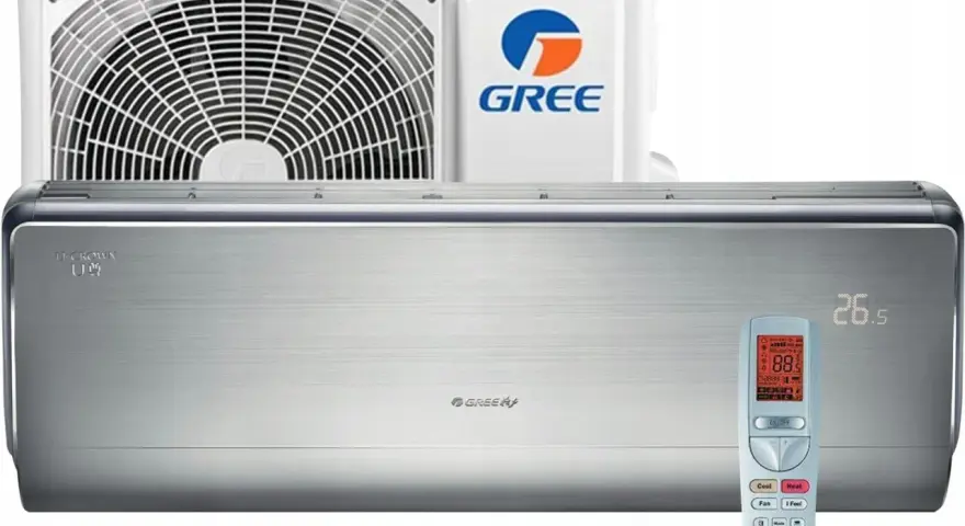 Klimatyzator Gree U-Crown w kolorze srebrnym, z pilotem i jednostką zewnętrzną.