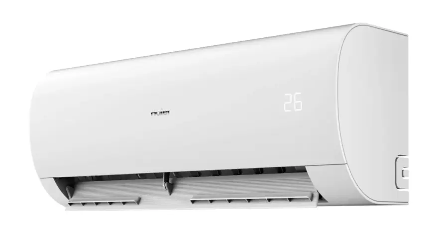 Biała jednostka klimatyzacyjna Haier Pearl Plus z cyfrowym wyświetlaczem temperatury 26 stopni Celsjusza.