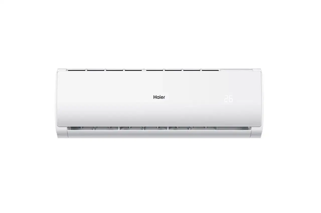 Biała jednostka wewnętrzna klimatyzatora Haier Tayga Plus 7kW, z cyfrowym wyświetlaczem temperatury 26°C.